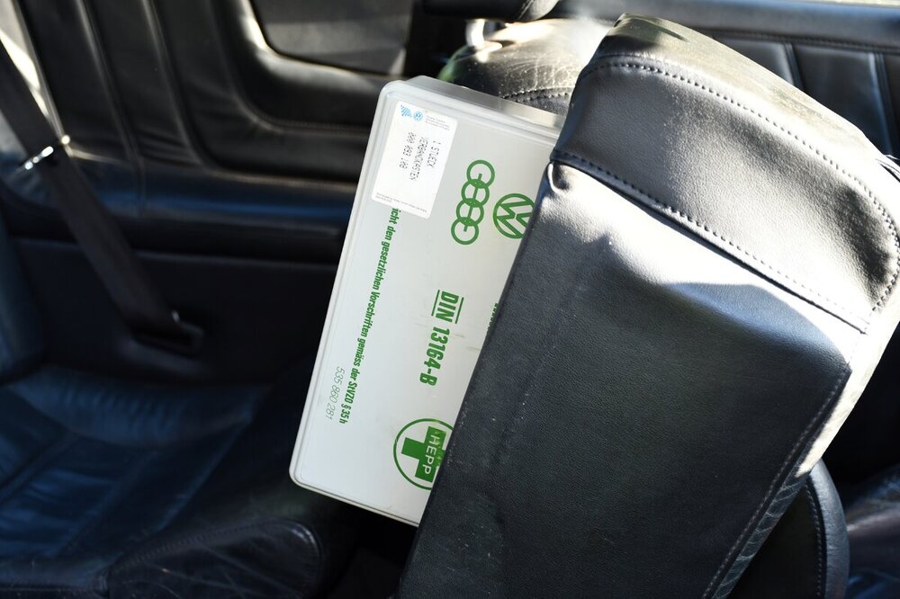 TAW Corrado VR6 18 - Detail Original First Aid Kit Stowed.JPG